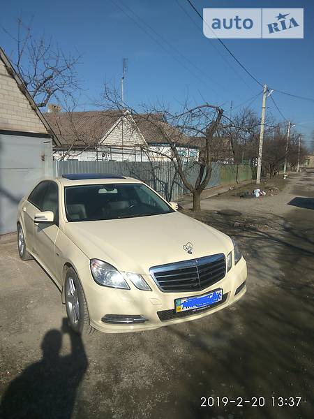 Mercedes-Benz E 200 2012  випуску Донецьк з двигуном 0 л дизель седан автомат за 16900 долл. 