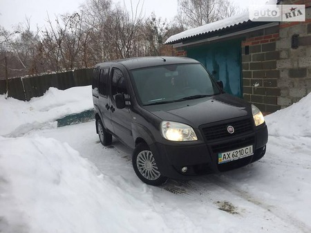 Fiat Doblo 2011  випуску Харків з двигуном 1.4 л бензин мінівен механіка за 7900 долл. 