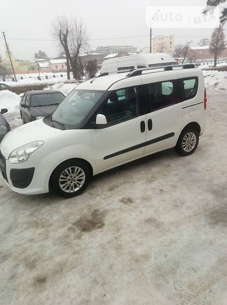 Fiat Doblo 2010  випуску Харків з двигуном 2 л дизель мінівен механіка за 9700 долл. 