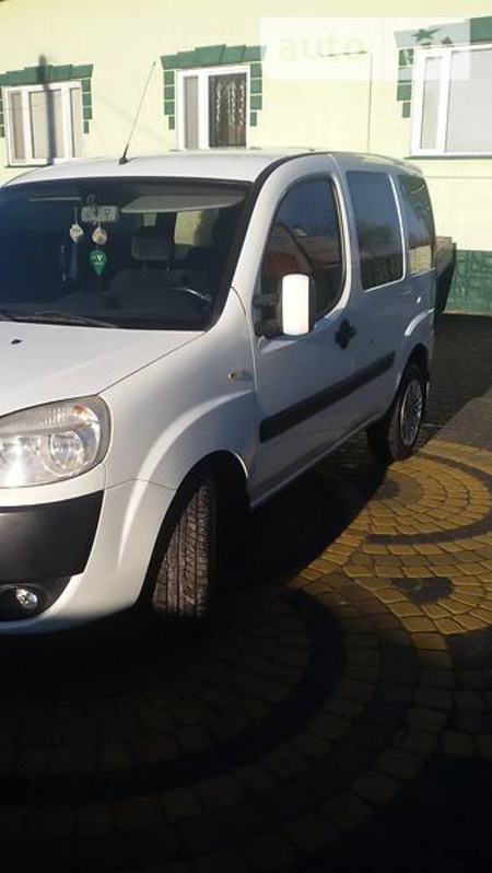 Fiat Doblo 2008  випуску Луцьк з двигуном 1.9 л дизель мінівен механіка за 6799 долл. 