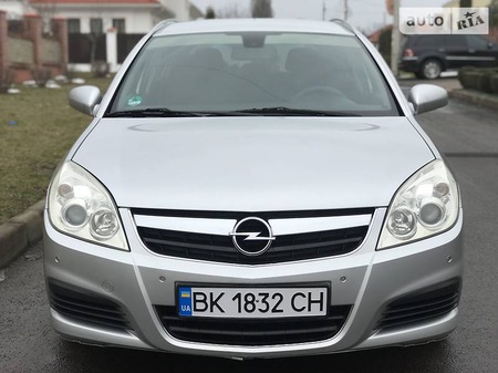 Opel Signum 2008  випуску Рівне з двигуном 0 л дизель хэтчбек механіка за 6750 долл. 
