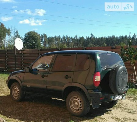 Chevrolet Niva 2004  випуску Київ з двигуном 1.7 л газ позашляховик  за 4300 долл. 