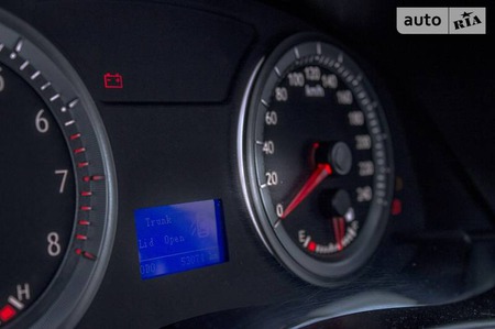 Geely Emgrand 8 2014  випуску Луганськ з двигуном 2 л газ седан механіка за 8000 долл. 