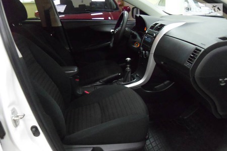 Toyota Corona 2011  випуску Кропивницький з двигуном 0 л газ седан механіка за 9200 долл. 