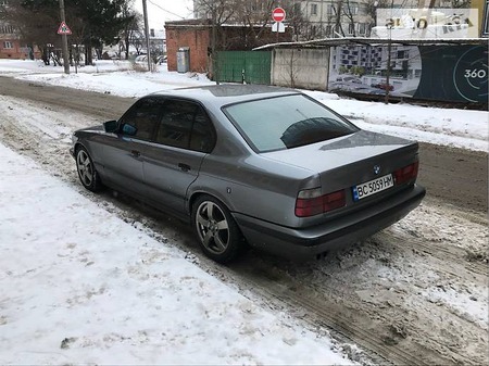 BMW 335 1992  випуску Рівне з двигуном 3.5 л бензин седан  за 4700 долл. 