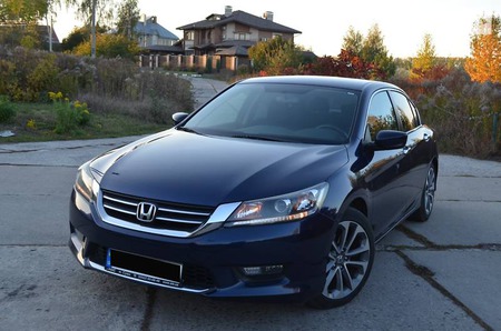 Honda Accord 2015  випуску Суми з двигуном 2.4 л бензин седан автомат за 14800 долл. 