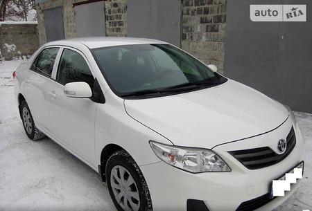 Toyota Corolla 2011  випуску Харків з двигуном 0 л бензин седан автомат за 310000 грн. 