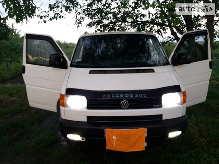 Volkswagen Transporter 2002  випуску Кропивницький з двигуном 2.5 л дизель мінівен механіка за 7600 долл. 