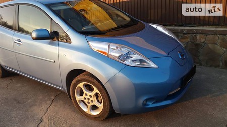 Nissan Leaf 2011  випуску Чернівці з двигуном 0 л електро хэтчбек автомат за 7999 долл. 