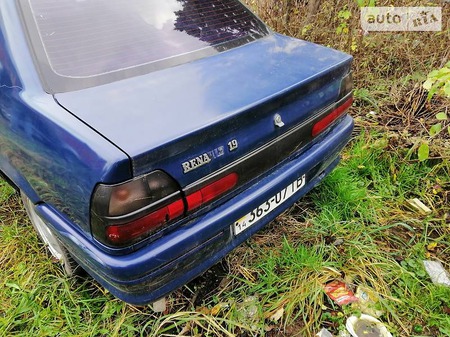 Renault 19 1992  випуску Львів з двигуном 1.7 л бензин седан механіка за 1200 долл. 