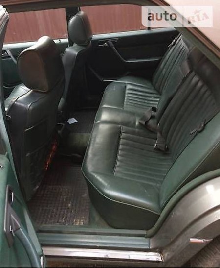 Mercedes-Benz E 230 1986  випуску Вінниця з двигуном 3 л дизель седан автомат за 3500 долл. 