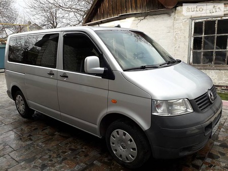 Volkswagen Transporter 2004  випуску Дніпро з двигуном 2.5 л дизель мінівен автомат за 8200 долл. 