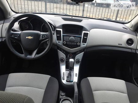 Chevrolet Cruze 2013  випуску Київ з двигуном 0 л бензин седан автомат за 8900 долл. 