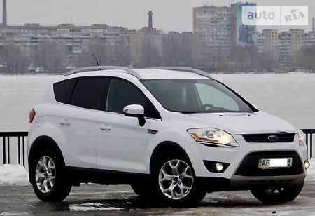 Ford Kuga 2013  выпуска Днепропетровск с двигателем 2 л дизель внедорожник механика за 14500 долл. 