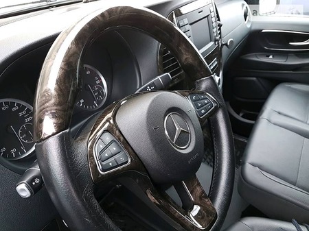 Mercedes-Benz Vito 2015  випуску Харків з двигуном 2.2 л дизель мінівен автомат за 33700 долл. 