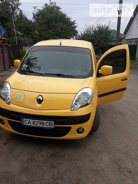 Renault Kangoo 2012  випуску Черкаси з двигуном 0 л електро мінівен автомат за 8700 долл. 