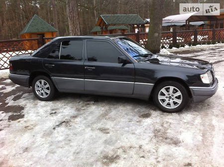 Mercedes-Benz E 300 1994  випуску Луцьк з двигуном 0 л дизель седан автомат за 5400 долл. 