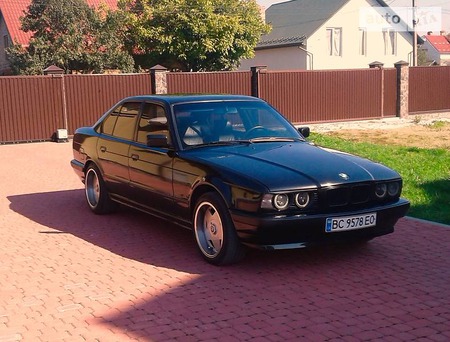 BMW 524 1991  випуску Львів з двигуном 2.4 л дизель седан механіка за 4300 долл. 