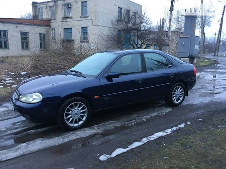 Ford Mondeo 2000  випуску Донецьк з двигуном 0 л бензин хэтчбек механіка за 3999 долл. 