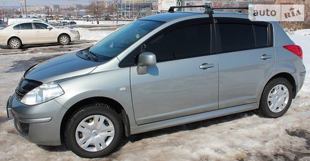 Nissan Tiida 2011  випуску Дніпро з двигуном 1.6 л бензин хэтчбек механіка за 8500 долл. 