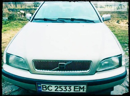 Volvo S40 1998  випуску Львів з двигуном 2 л газ седан автомат за 3700 долл. 