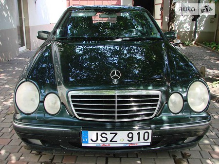 Mercedes-Benz E 320 2002  випуску Дніпро з двигуном 3.2 л дизель седан автомат за 2000 долл. 