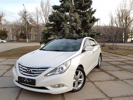 Hyundai Sonata 2011  випуску Запоріжжя з двигуном 0 л газ седан автомат за 13700 долл. 