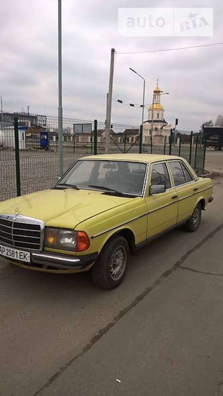 Mercedes-Benz E 250 1978  випуску Дніпро з двигуном 2.5 л газ седан автомат за 1700 долл. 