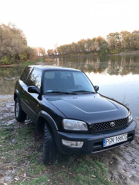 Toyota RAV 4 1999  випуску Чернігів з двигуном 2 л газ позашляховик механіка за 6000 долл. 