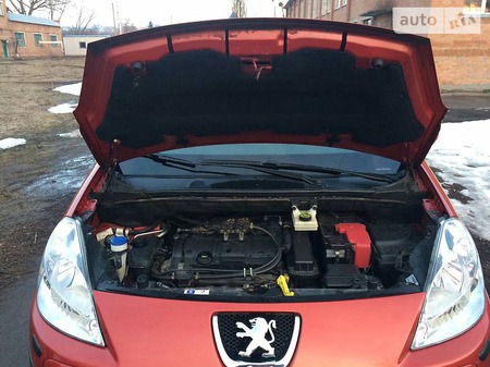 Peugeot Partner 2010  випуску Полтава з двигуном 1.6 л газ мінівен механіка за 9999 долл. 