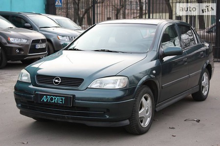 Opel Astra 2005  випуску Одеса з двигуном 1.4 л бензин седан механіка за 4444 долл. 