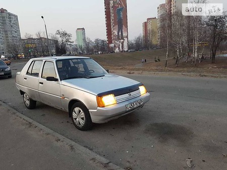 ЗАЗ 110307 2004  випуску Київ з двигуном 0 л бензин седан механіка за 950 долл. 