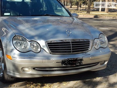 Mercedes-Benz C клас 2001  випуску Донецьк з двигуном 3.2 л бензин седан автомат за 7500 долл. 