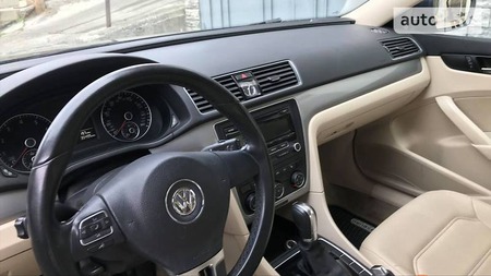 Volkswagen Passat 2014  випуску Донецьк з двигуном 0 л бензин седан автомат за 7000 долл. 