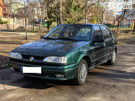 Renault 19 1993  випуску Рівне з двигуном 0 л бензин хэтчбек механіка за 2200 долл. 