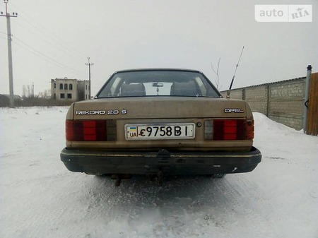 Opel Rekord 1984  випуску Хмельницький з двигуном 1.8 л газ седан механіка за 950 долл. 