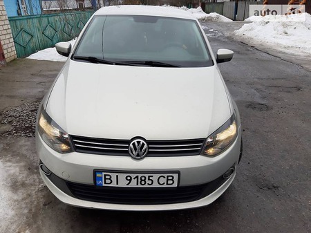 Volkswagen Polo 2013  випуску Полтава з двигуном 1.6 л бензин седан автомат за 9900 долл. 