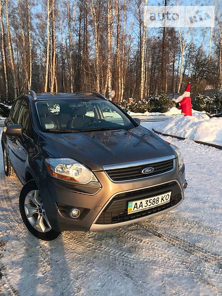 Ford Kuga 2012  випуску Київ з двигуном 2 л дизель позашляховик механіка за 14200 долл. 