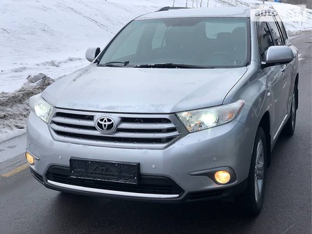 Toyota Highlander 2012  випуску Київ з двигуном 3.5 л газ позашляховик автомат за 28900 долл. 