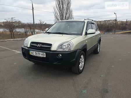 Hyundai Tucson 2008  випуску Дніпро з двигуном 0 л газ позашляховик автомат за 9100 долл. 