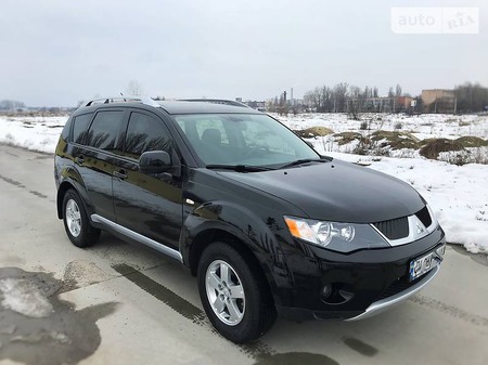 Mitsubishi Outlander XL 2008  випуску Черкаси з двигуном 0 л бензин позашляховик автомат за 10900 долл. 