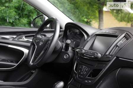 Opel Insignia 2014  випуску Чернігів з двигуном 2 л дизель універсал механіка за 13100 долл. 