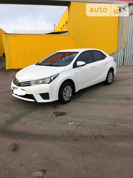 Toyota Corolla 2013  випуску Харків з двигуном 0 л бензин седан механіка за 12500 долл. 