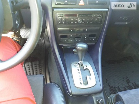Audi A6 Limousine 1998  випуску Одеса з двигуном 2.4 л газ седан автомат за 5500 долл. 