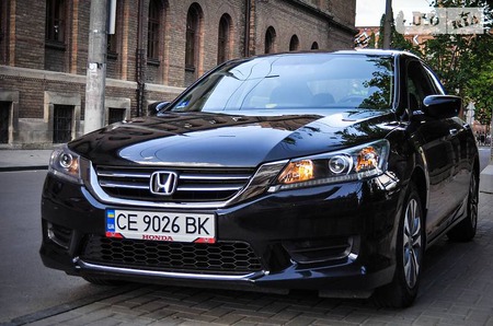 Honda Accord 2013  випуску Чернівці з двигуном 2.4 л бензин седан автомат за 13900 долл. 