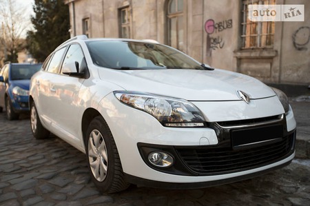 Renault Megane 2013  випуску Львів з двигуном 0 л дизель універсал автомат за 9400 долл. 