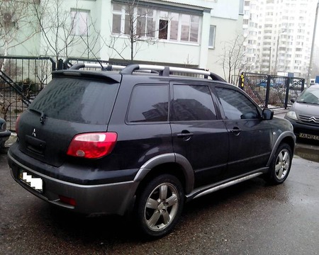 Mitsubishi Outlander 2005  випуску Київ з двигуном 2.4 л бензин позашляховик автомат за 8700 долл. 