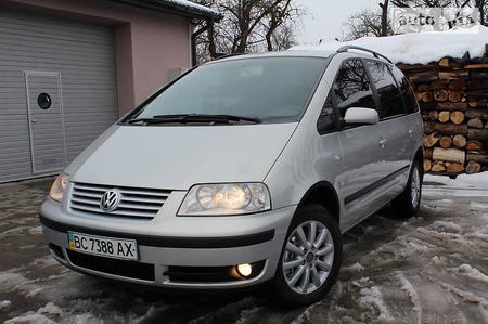 Volkswagen Sharan 2004  випуску Івано-Франківськ з двигуном 1.8 л газ мінівен механіка за 7950 долл. 