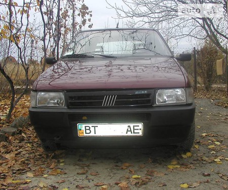 Fiat Uno 1991  випуску Дніпро з двигуном 1.5 л бензин хэтчбек механіка за 1900 долл. 