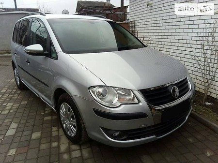 Volkswagen Touran 2010  випуску Тернопіль з двигуном 0 л дизель мінівен механіка за 9950 долл. 